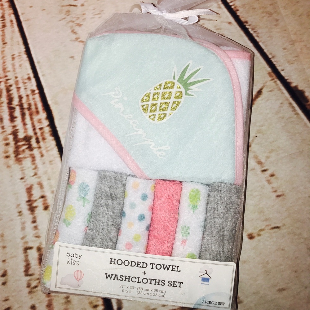 NWT Baby Kiss Hooded Towel and Wash Cloth Set